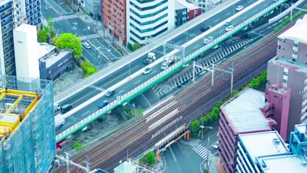 Een tijdspanne van file op de snelweg in Osaka door hoge hoek uitzicht. Hoge kwaliteit 4K beeldmateriaal. Asahi district Osaka Japan 04.10.2023 Het is een centrum van de stad in Osaka.  - Video