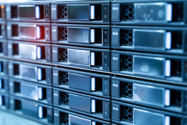 Panel de servidores modernos en el centro de datos - Foto, imagen