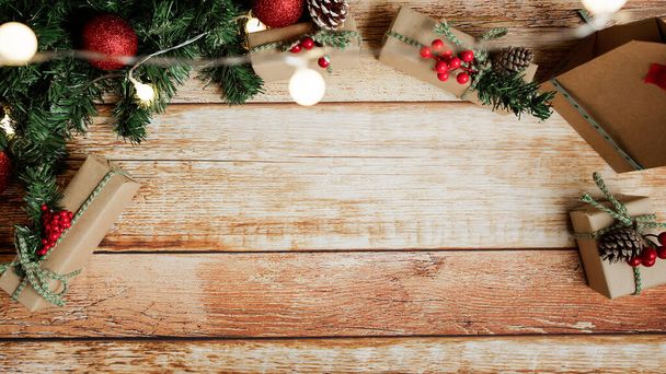 Hintergrund eines weihnachtlichen Holztisches. - Foto, Bild