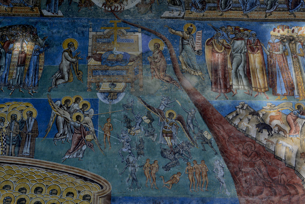 detalle del Día del Juicio Final fresco en la pared occidental Monasterio de Voronet, condado de Suceava, Moldavia, Rumania
 - Foto, Imagen