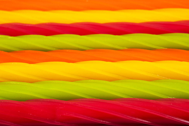 caramelle gelatina multicolore a forma di bastoncini da vicino. - Foto, immagini