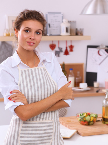 Smiling young woman in the kitchen - Foto, Imagen