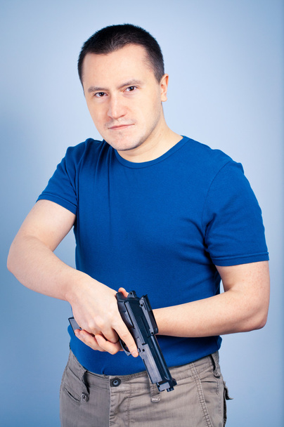 Confident man with handgun - Foto, afbeelding