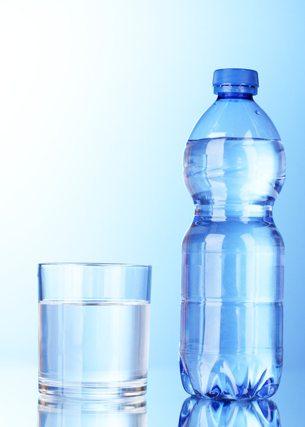 Bottle of water and glass - Valokuva, kuva
