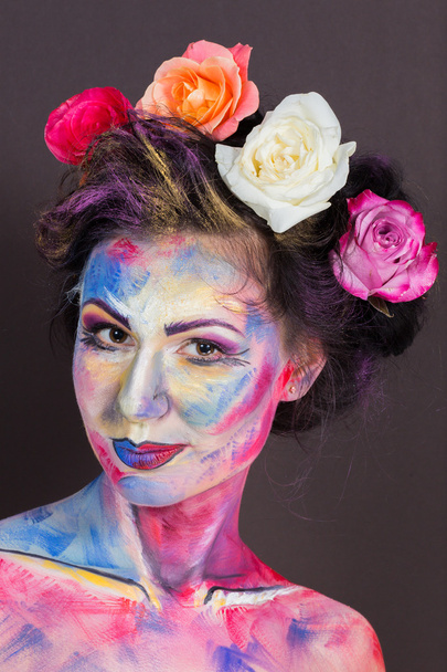 femme avec maquillage coloré
 - Photo, image