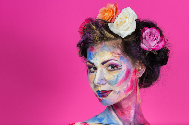 mujer con maquillaje colorido
 - Foto, Imagen