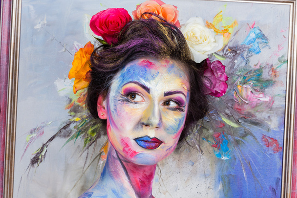 mujer con maquillaje colorido
 - Foto, Imagen