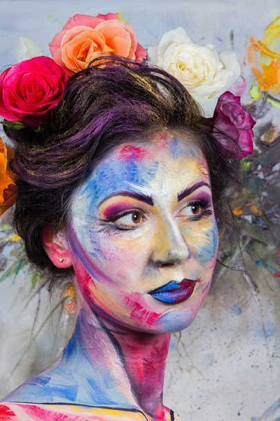 femme avec maquillage coloré
 - Photo, image