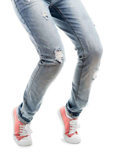 Человеческие ноги в джинсах и обуви изолированы на белом
 - Фото, изображение
