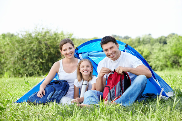 Family with a child in a tent - Foto, Bild