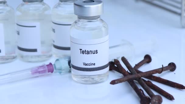 Vacuna contra el tétanos en un vial, inmunización y tratamiento de infecciones, experimento científico - Imágenes, Vídeo