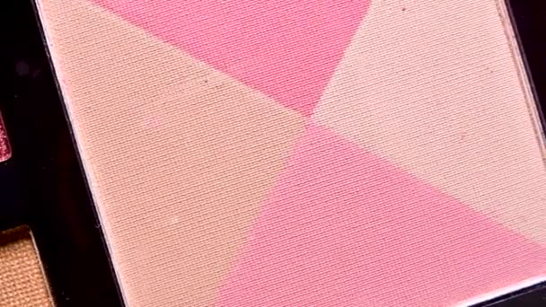Chromatische Eleganz: Makro-Nahaufnahme von vier rotierenden farbigen Lidschatten - Filmmaterial, Video