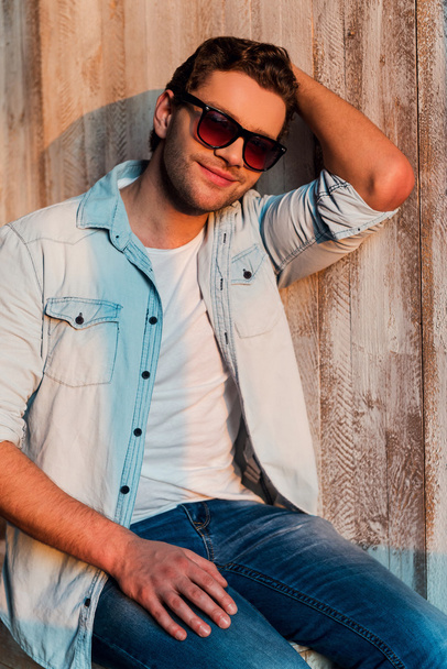 Handsome young man in sunglasses - Foto, imagen