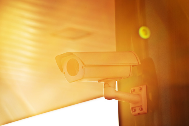 Industriële Cctv bewakingscamera met zon Flare - Foto, afbeelding