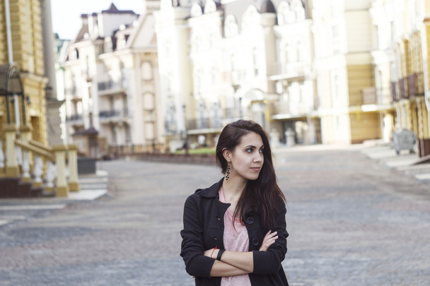 Retrato de una joven al aire libre en Europa
 - Foto, imagen