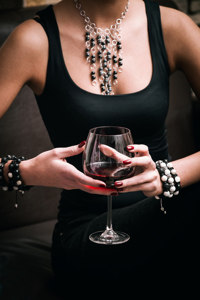 woman and wine - Zdjęcie, obraz