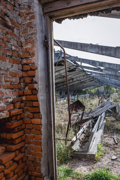 Elhagyott byre Kolkhoz Korohod faluban Csernobilban Kizárási Zóna Ukrajnában - Fotó, kép