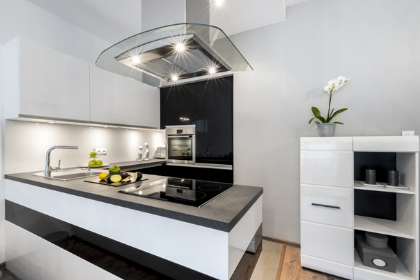 Cucina in bianco e nero interior design moderno
 - Foto, immagini