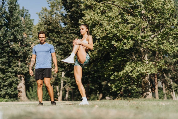 Active Couple Motivated by Fresh Air Fitness in Park - Foto, afbeelding