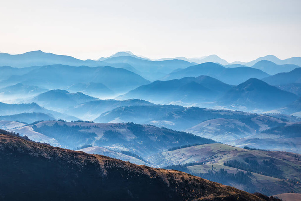 Ködös Kárpátok hegység, mint textúra - Fotó, kép
