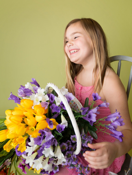 Κορίτσι με λουλούδια άνοιξη, Πάσχα - Φωτογραφία, εικόνα