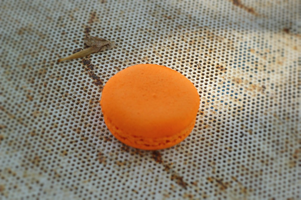Γαλλική macaroons πορτοκαλί νόστιμα σνακ. - Φωτογραφία, εικόνα