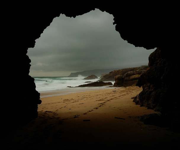 Úkryt na pláži, Guincho pláž, Cascais, Portugalsko - Fotografie, Obrázek
