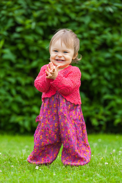 Little girl in the park - Valokuva, kuva