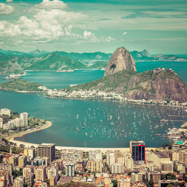 リオデジャネイロ、ブラジルの美しいスカイラインを望む - 写真・画像