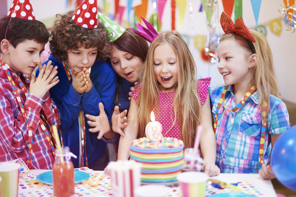 Τα παιδιά στο πάρτι γενεθλίων - Φωτογραφία, εικόνα