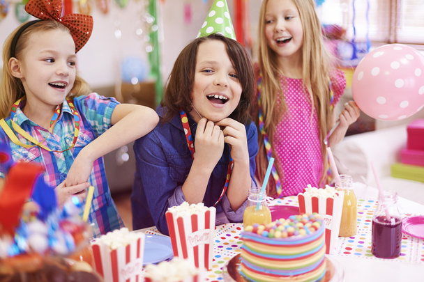 Children on the birthday party - Foto, imagen