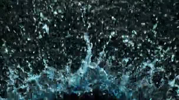 Super Slow Motion Primer plano de salpicadura de agua sobre fondo negro a 1000fps. Filmado con cámara de cine de alta velocidad, 4K. - Metraje, vídeo