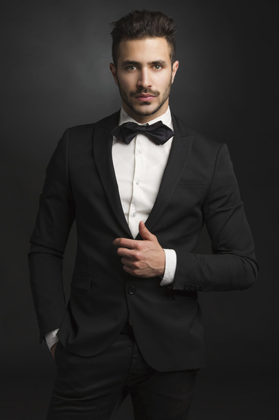 Latin man wearing a tuxedo - Фото, изображение