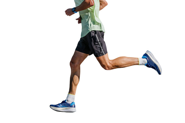 vista laterale gambe due corridori maschi corsa gara di maratona della città, isolato su sfondo bianco - Foto, immagini