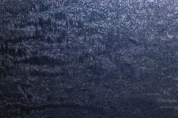 verschwommener blauer Hintergrund, abstrakter dunkelblauer Hintergrund mit Flecken - Foto, Bild