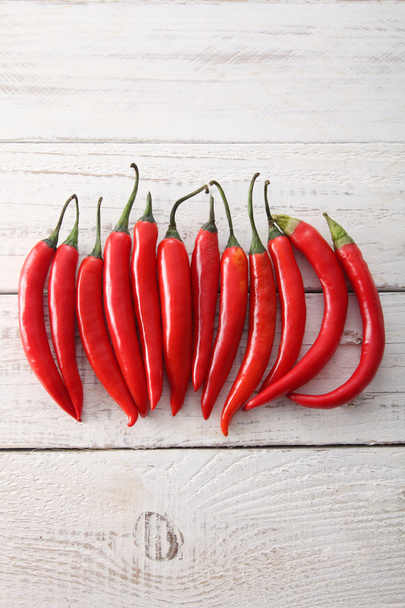 Red chilli arrange in a line - 写真・画像
