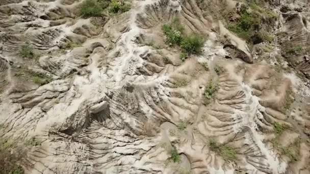 Imágenes aéreas del dron del desierto gris en el desierto de Tatacoa en Colombia, América del Sur. Un desierto gris. Cañón gris árido y verde. Volando sobre el desierto. Imágenes de alta calidad 4k. - Imágenes, Vídeo