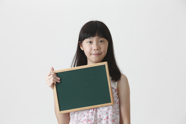 girl holding blackboard - Foto, Bild