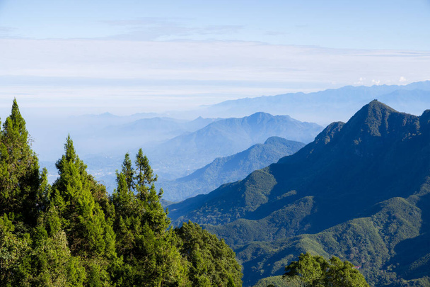 Krásné pohoří přes slunečný den - Fotografie, Obrázek