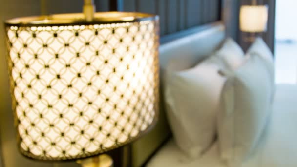 Luxus hotel szoba belső udvarára néző kilátással - Felvétel, videó