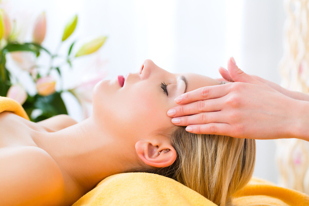 Woman getting head massage - Photo, image