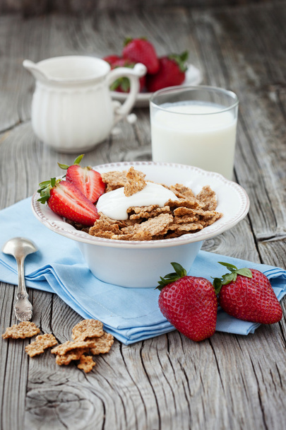 Desayuno saludable con cereales
 - Foto, Imagen