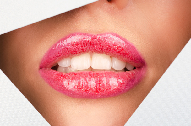Belles lèvres féminines
 - Photo, image