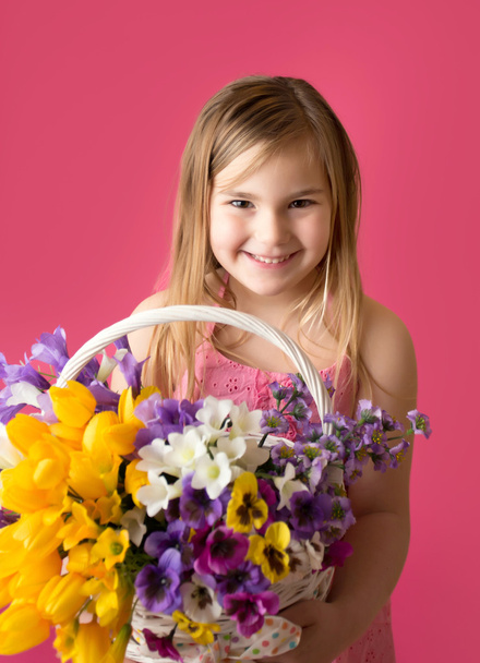 Girl with Spring Flowers - Foto, imagen