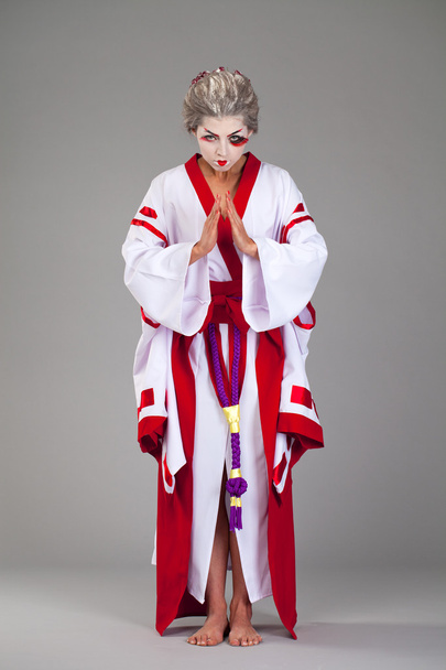 Beautiful young woman in white kimono - Fotó, kép