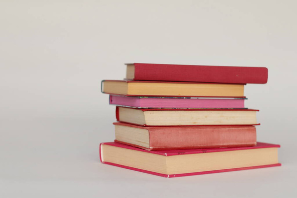 Stack of Books Isolado em um fundo branco
 - Foto, Imagem