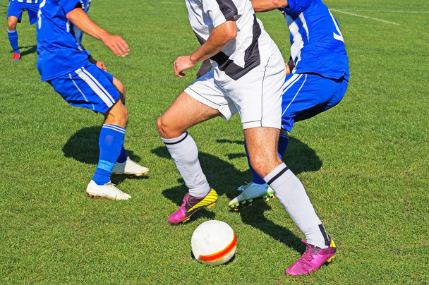 Jogar futebol
 - Foto, Imagem