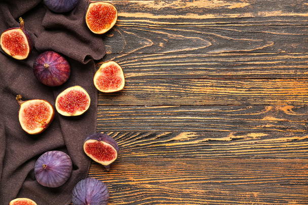 Fresh ripe figs on wooden background - Photo, Image