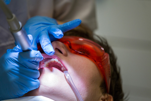 Potilas hammaslääkärin vastaanotolla - todellista työtä
. - Valokuva, kuva