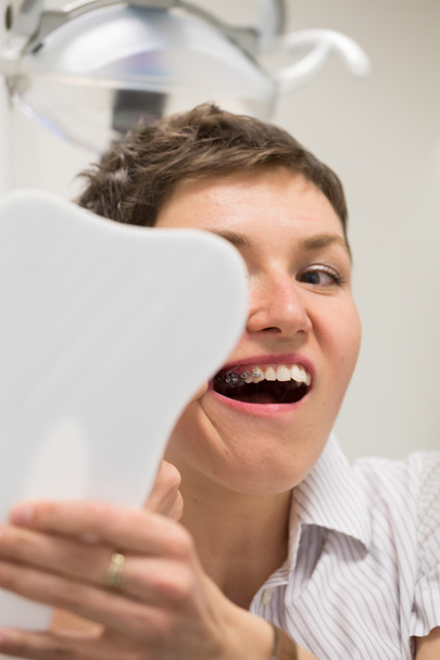 Getting braces on teeth - Foto, immagini